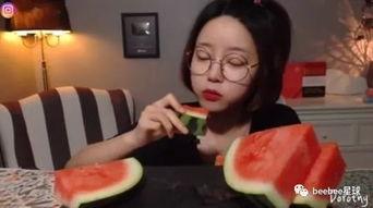 看吃瓜主播吃瓜,看吃瓜主播如何演绎“吃瓜群众”的狂欢盛宴