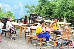 吃瓜大妈在上海,上海街头吃瓜大妈的日常趣事