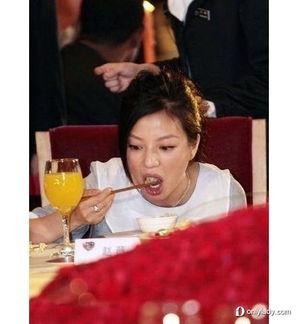 明星吃东西吗,揭秘他们喜爱的美食瞬间