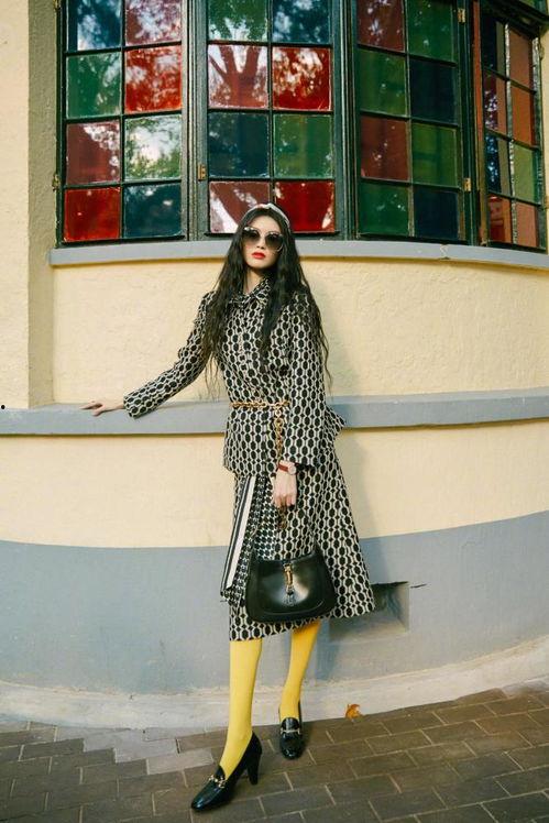 黄色丝袜明星,揭秘黄色丝袜明星的时尚魅力